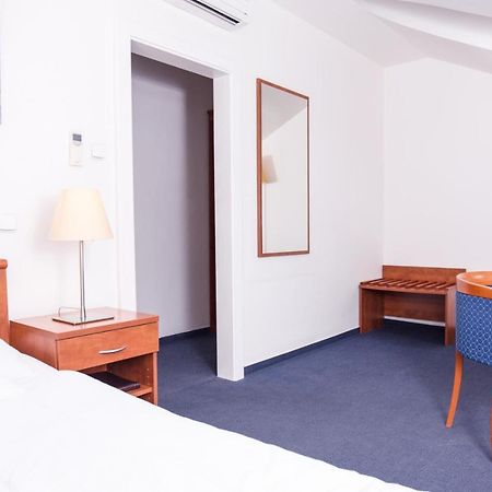 Hotel Lev Lovosice Esterno foto