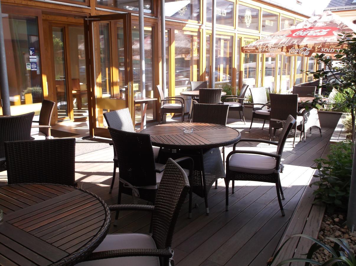 Hotel Lev Lovosice Esterno foto