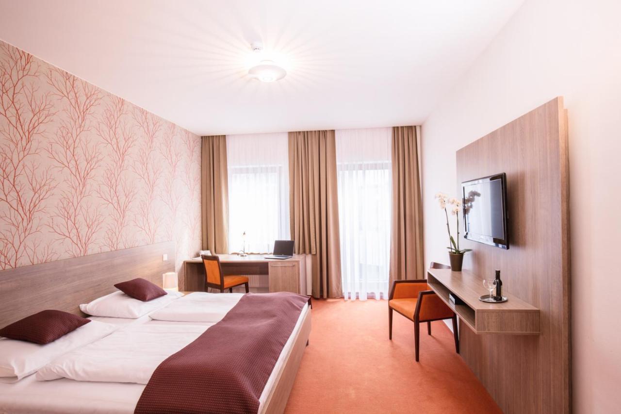 Hotel Lev Lovosice Esterno foto