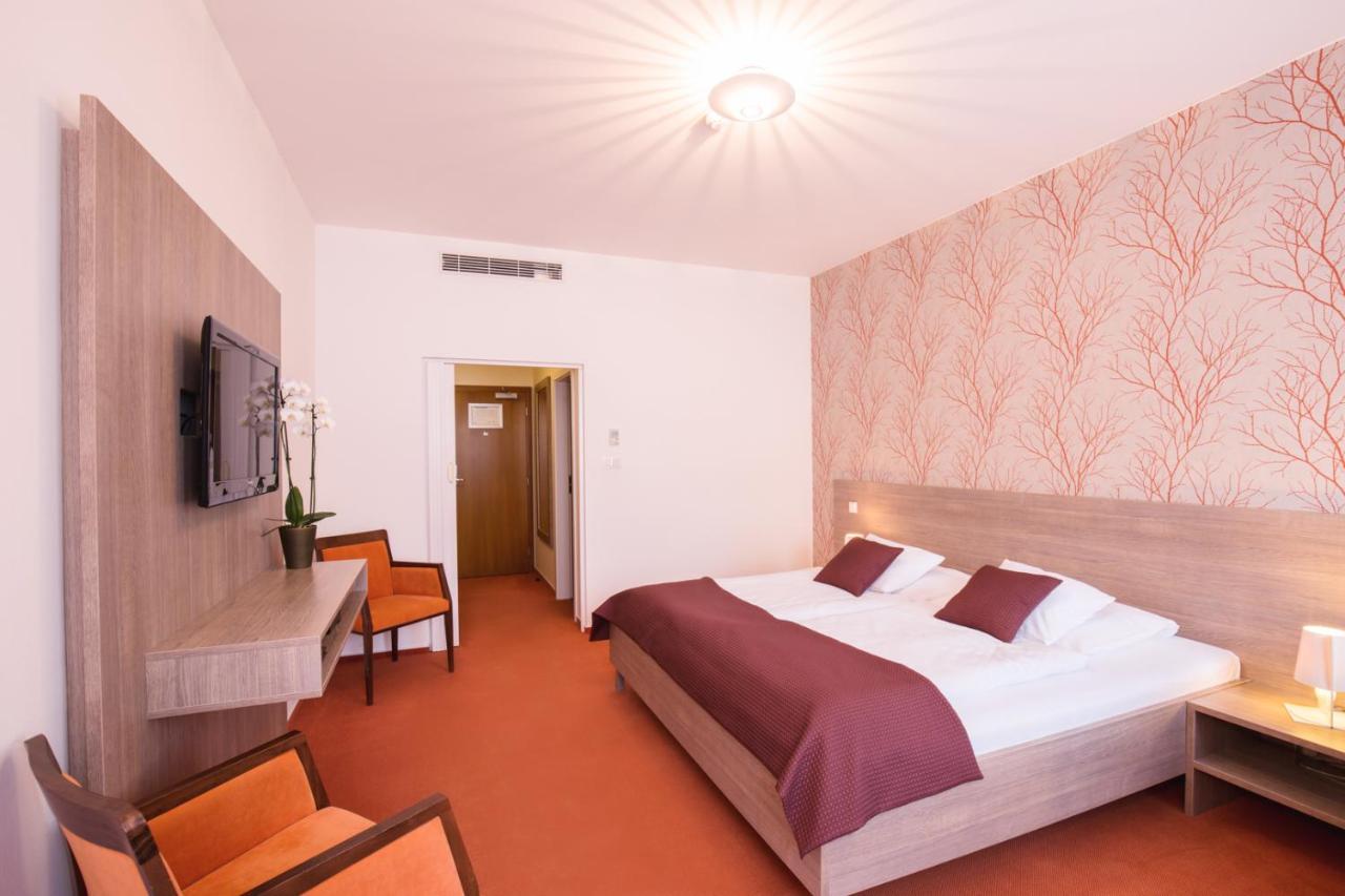 Hotel Lev Lovosice Esterno foto