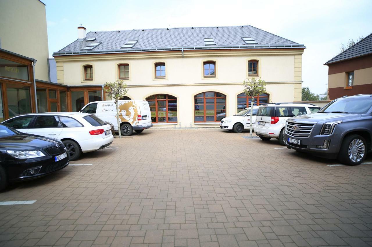 Hotel Lev Lovosice Esterno foto